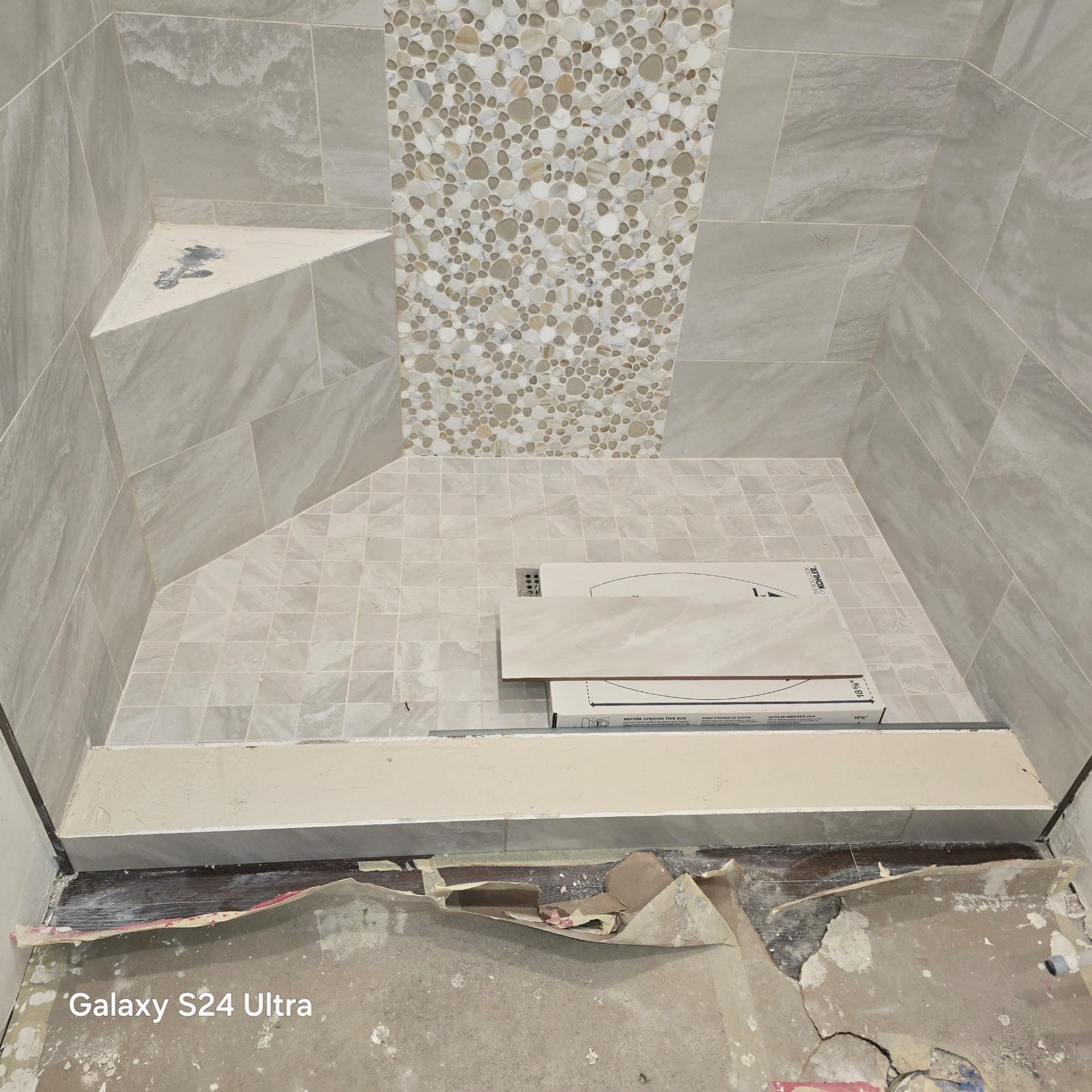 Bathroom remodeling with tile